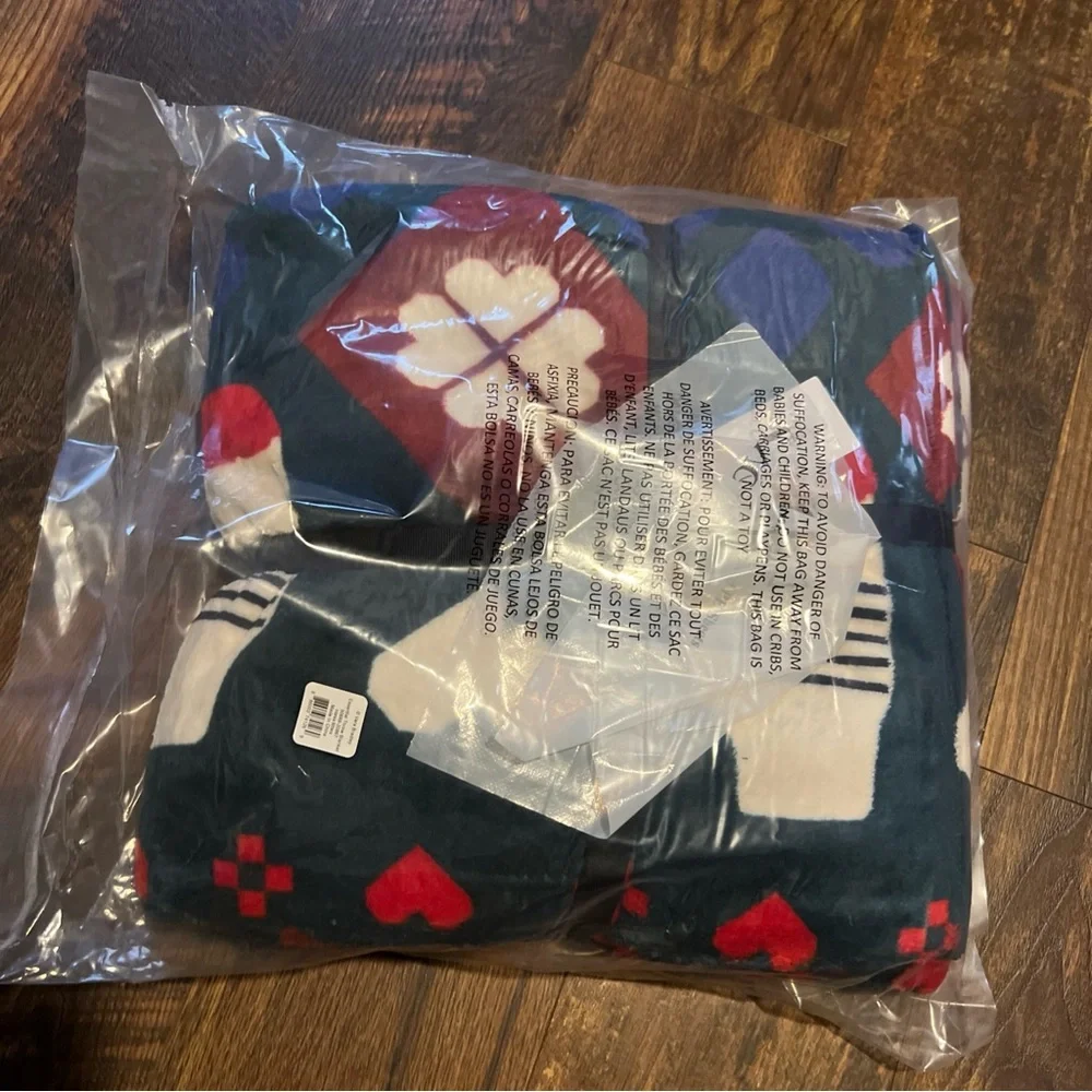 Vera Bradley 80 x 50 essential throw Intarsia Mittens NWT